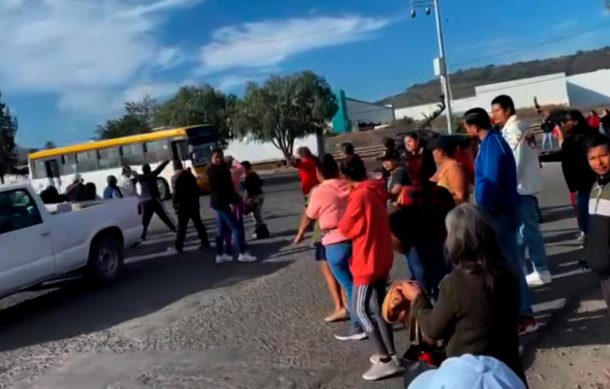 Protestan por mejor transporte en Ixtlahuacán de los Membrillos