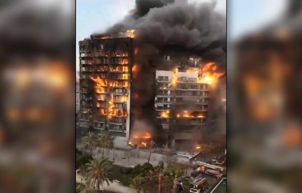 Voraz incendio consume edificio de 14 pisos en Valencia, España