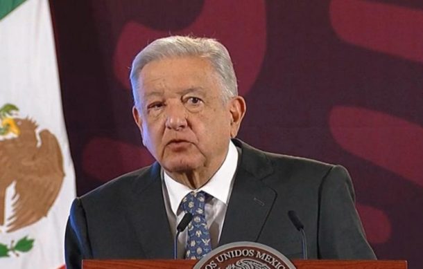 López Obrador aparece en la mañanera con infección en el ojo