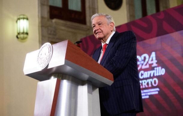 López Obrador pide a estudiantes de Ayotzinapa a no caer en abusos contra las autoridades