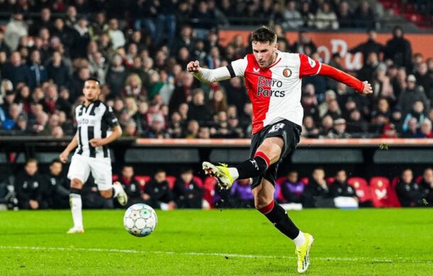 Anota Santiago Giménez su gol 21 en la temporada de la Eredivisie