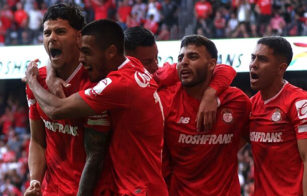 Toluca remonta y vence 2-1 a los Tigres