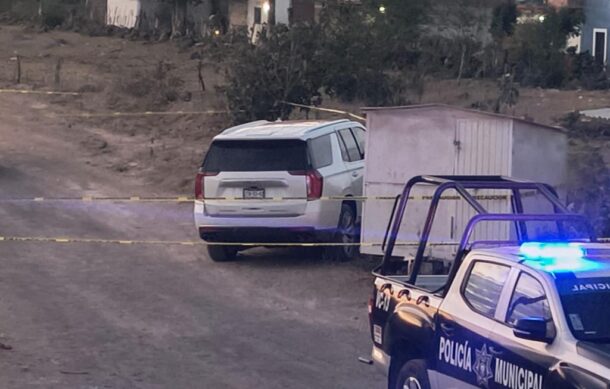Localizan cinco cuerpos dentro de camioneta en Villa Corona