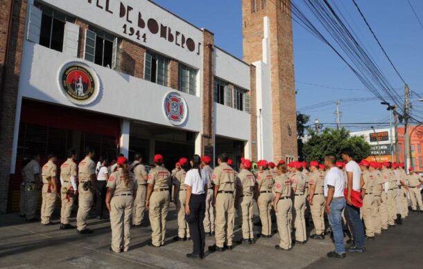 Rinden homenaje a bomberos muertos el 22 de abril