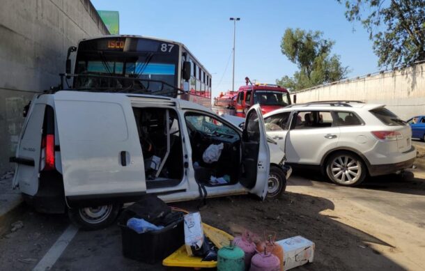 Autobús provoca carambola en la carretera a Zapotlanejo