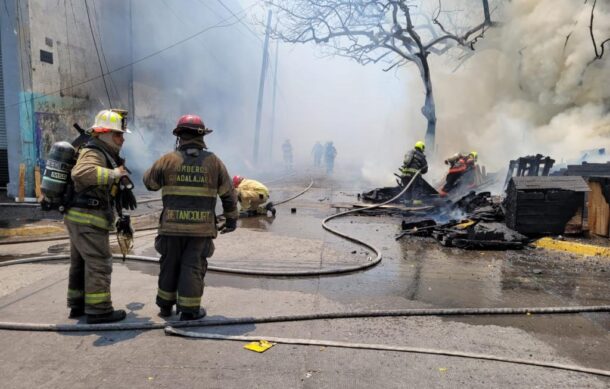 Combaten incendio en chozas de Enrique Díaz de León e Inglaterra