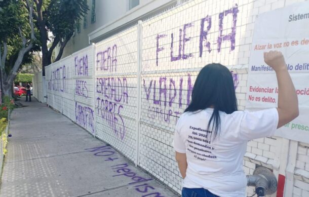 Feministas protestan en el Centro de Justicia para las Mujeres