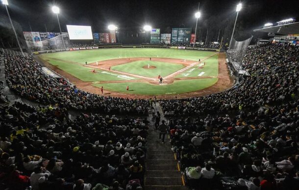 Los Diablos Rojos del México le ganan a Pericos en inicio de LMB