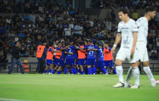 Cruz Azul vence 2-0 a Pumas en CU