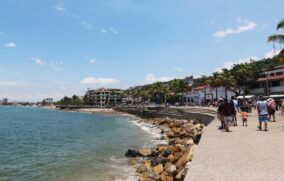 Se registra importante salida de turistas en Puerto Vallarta tras jornada violenta