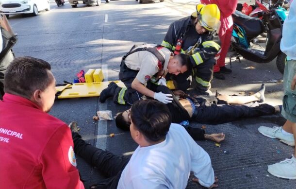 Resultan lesionados dos jóvenes tras accidente en motocicleta
