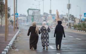 Llega ayuda humanitaria a Gaza tras “pausa táctica” de Israel