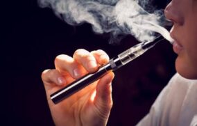 OMS alerta sobre 15 millones de jóvenes que usan vapeadores