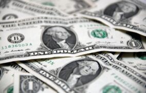 Peso mexicano se debilita frente al dólar