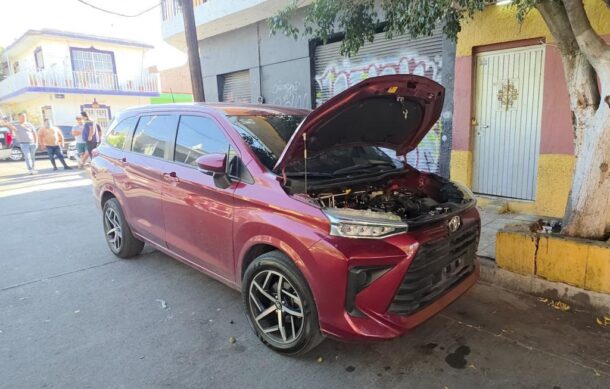 Detienen dos hombres tras robo de vehículo en GDL