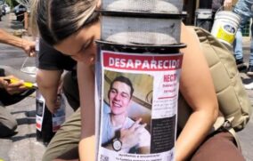 Colectivo coloca de nuevo fichas de búsqueda en el centro de GDL