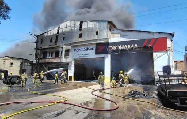 Incendio en bodegas de Atotonilco deja un muerto y un lesionado