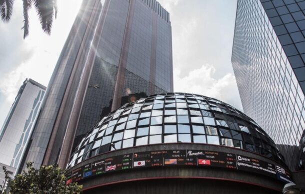Peso mexicano cae 0.62% y BMV pierde 1.32% al cierre de semana