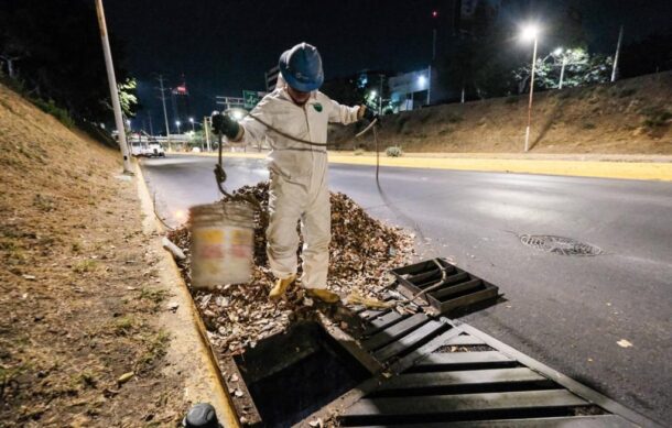 SIAPA realiza limpieza en avenida Lázaro Cárdenas