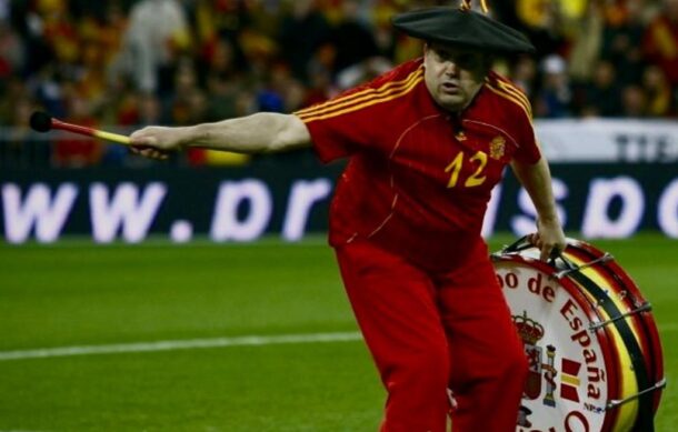 Fallece Manolo “El del Bombo”, histórico aficionado de España