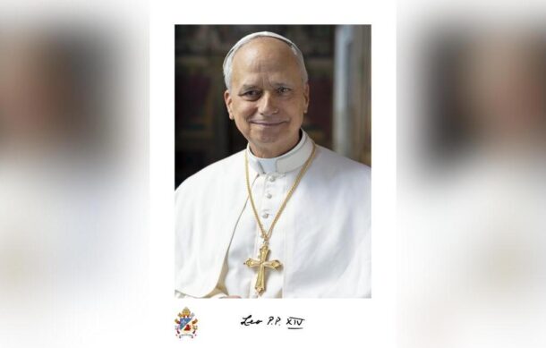 Vaticano difunde fotografía oficial del Papa León XIV
