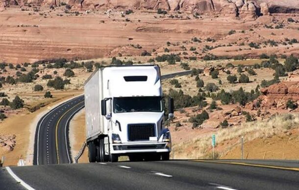 Transportistas de Jalisco denuncian robos en Guanajuato y alza en seguros