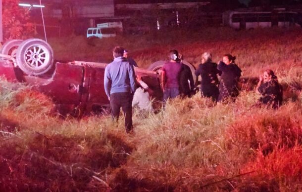 Volcadura deja saldo de un muerto y dos heridos en Zapopan