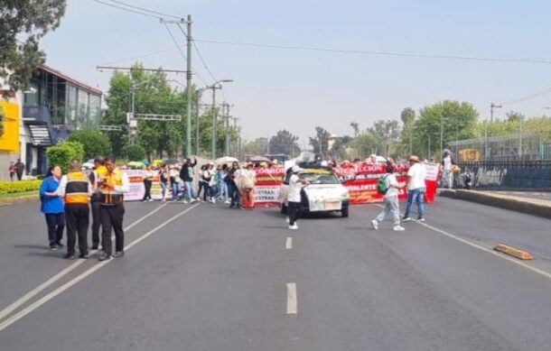 Maestros de la CNTE bloquean accesos del AICM