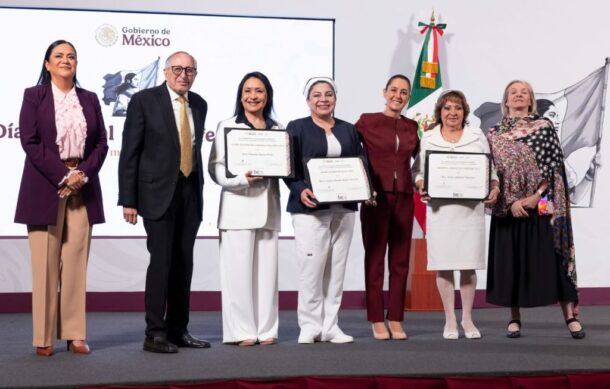 Gobierno Federal entrega reconocimientos a destacadas enfermeras