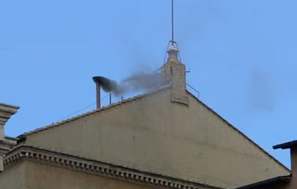 Sigue el mundo sin nuevo Papa; sale humo negro en primeras votaciones de este jueves del Cónclave