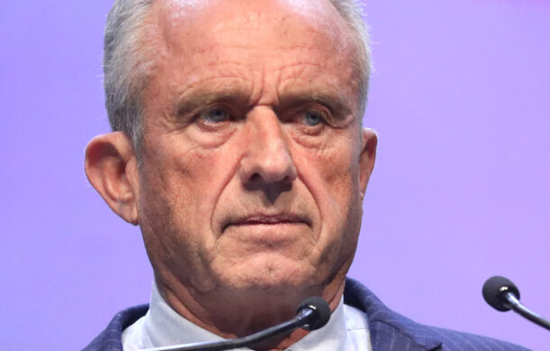 EU acusa a la OMS de ceder ante China y formaliza su salida, afirma Robert F. Kennedy Jr.