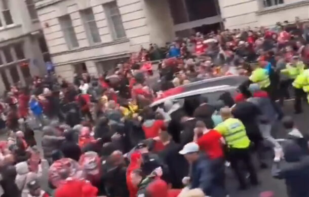 Celebración del título de Liverpool termina en caos tras atropellamiento múltiple; hay un detenido