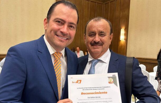 Reconocen trayectoria de docentes en Jalisco