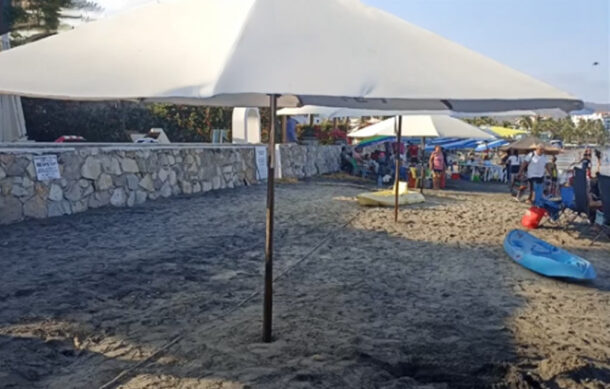 Indignación en redes por intento de desalojo a turistas mexicanos en playa de Manzanillo