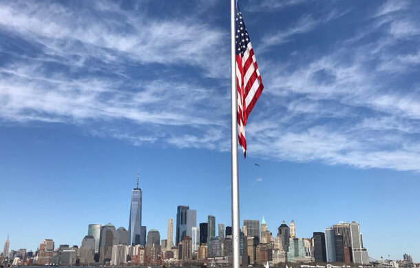 NY honra a cadetes mexicanos fallecidos en Puente de Brooklyn