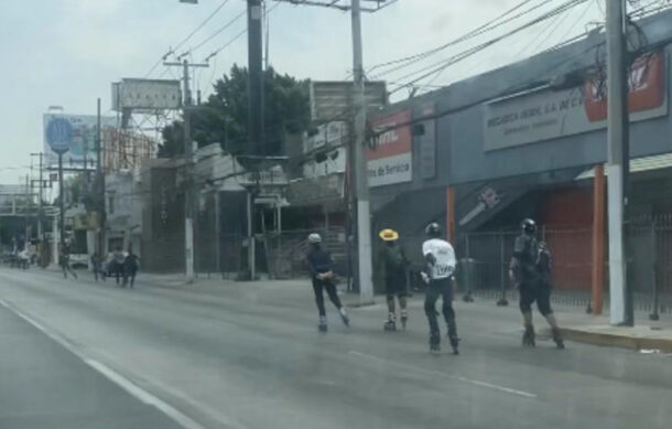 Alrededor de una veintena de patinadores tomaron ayer la avenida López Mateos
