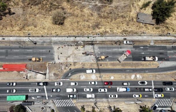 Socavón provoca caos vial sobre Av. Patria