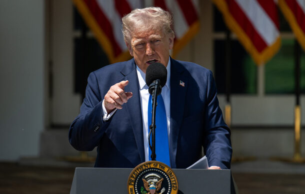 Trump alista aranceles a farmacéuticos y limita fondos a investigaciones en el extranjero