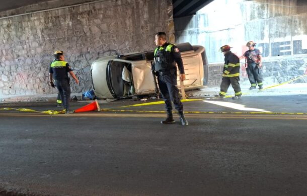 Muere joven en volcadura sobre avenida Tonalá