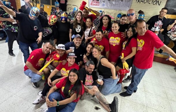 Porra de la lucha libre hace voluntariado en Casa Hogar