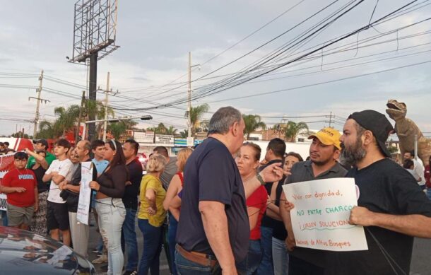 Bloquean avenida Adolf Horn en protesta por inundaciones
