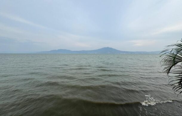 Alcaldes vigilarán que nuevo acueducto no extraiga más agua de Chapala