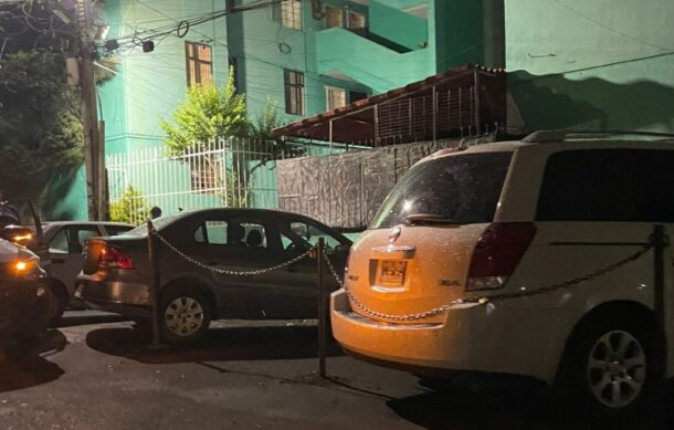 Vecinos de Infonavit Estadio toman calle como estacionamiento