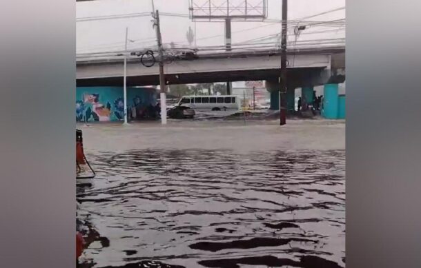 Lluvia vespertina genera inundaciones y caos vial al sur de ZMG
