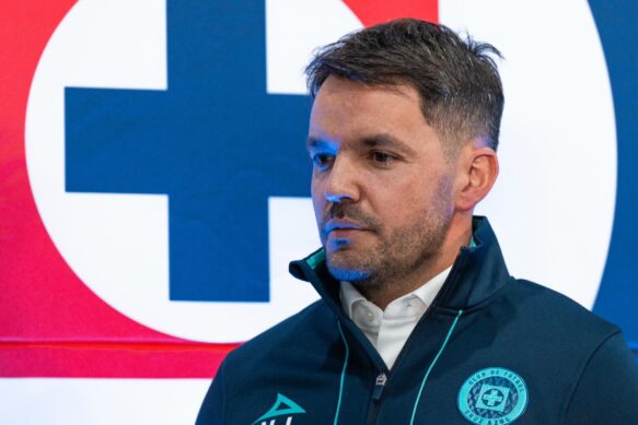 Presenta Cruz Azul a Nicolás Larcamón como su nuevo entrenador