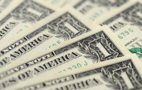 Dólar estadounidense inicia semana en 18.60 unidades