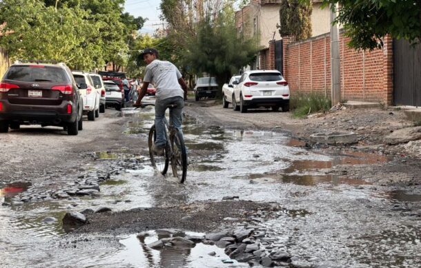 Vecinos de La Gigantera denuncian abandono y colapso del drenaje