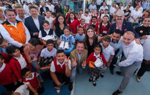 Entregan primeros paquetes escolares en Teuchitlán