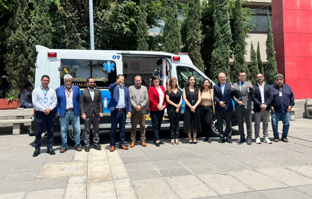UdeG dona tres ambulancias de alta tecnología a Hospitales Civiles