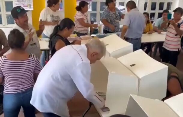 Reaparece AMLO para votar en la elección judicial